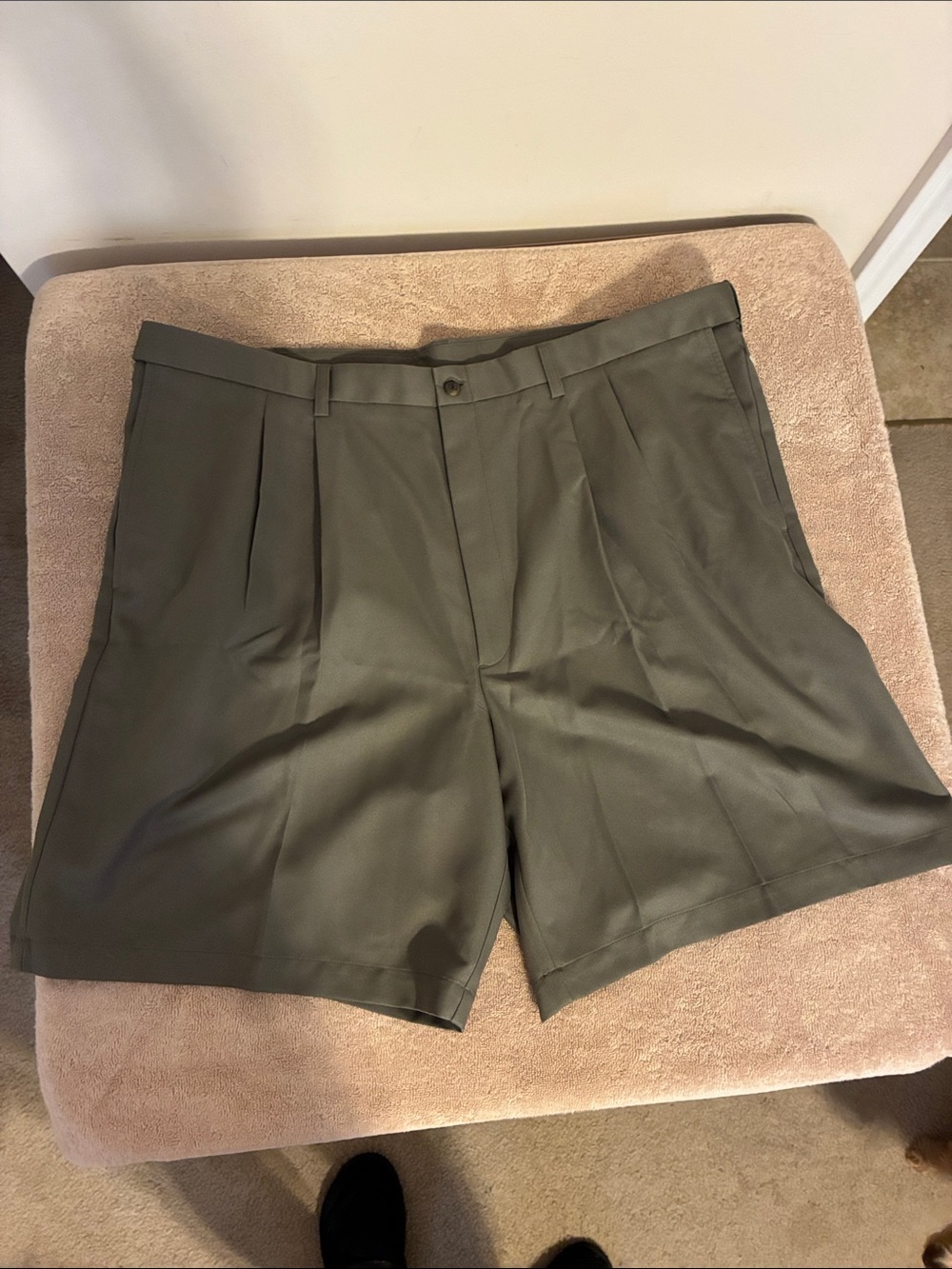 NWT 44W Haggar Olive Green Flat Front Pleated‎ Men's Shorts